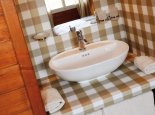 Galerie: Waschnische im Schlafzimmer – Naturhäuschen Leitner – Naturhäuschen am Millstätter See – Urlaub am Millstätter See – Urlaub in Kärnten am See