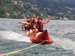 Galerie: Bananaboat fahren beim Sporthotel ROYAL X – Urlaub am Millstätter See – Naturhäuschen Leitner – Urlaub in Kärnten am See