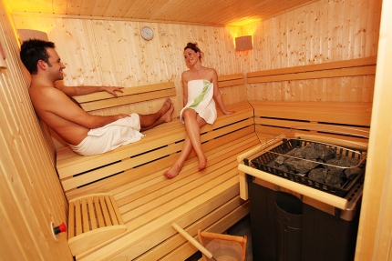 Finnische Sauna im Sporthotel ROYAL X – Naturhäuschen Leitner – Urlaub in Kärnten am See – Urlaub am Millstätter See