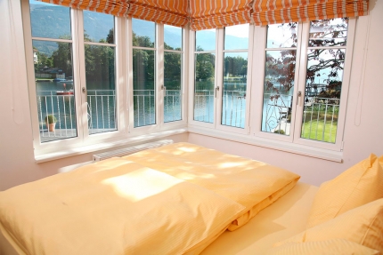 Seevilla Cattina – Schlafzimmer im Appartement Wasserstern – Appartements am Millstätter See in Kärnten – Urlaub in Kärnten am See