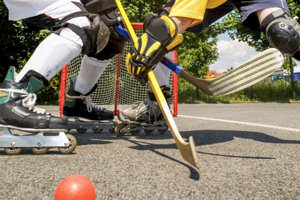 Verleih von Streethockey-Ausrüstung beim Sporthotel ROYAL X – Naturhäuschen Leitner – Naturhäuschen in Kärnten am See – Familienurlaub am Millstätter See