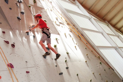 Klettern & Bouldern in der Sporthalle des Sporthotel ROYAL X – Naturhäuschen Leitner – Naturhäuschen am Millstätter See – Familienurlaub in Kärnten am See