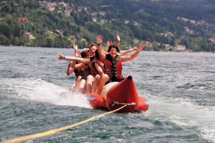 Bananaboat fahren am Millstätter See – Ferienhäuser Leitner – Urlaub in Kärnten am See – Urlaub am Millstätter See