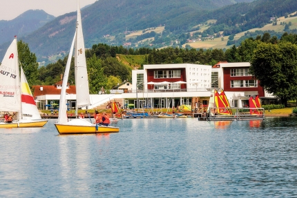 Segeln beim Sporthotel ROYAL X – Urlaub am Millstätter See – Naturhäuschen Leitner – Urlaub in Kärnten am See