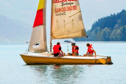 Segeln beim Sporthotel ROYAL X – Urlaub am Millstätter See – Naturhäuschen Leitner – Urlaub in Kärnten am See