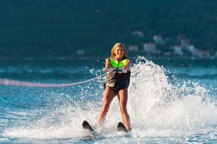 Wasserski am Millstätter See beim Sporthotel ROYAL X – Naturhäuschen Leitner – Urlaub in Kärnten am See – Urlaub am Millstätter See