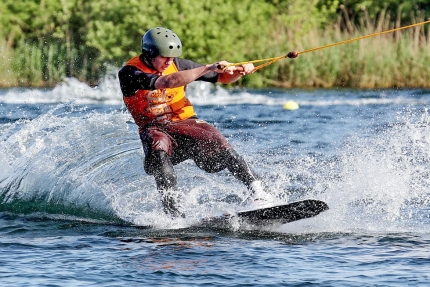 Wakeboarden am Millstätter See beim Sporthotel ROYAL X – Naturhäuschen Leitner – Urlaub in Kärnten am See – Urlaub am Millstätter See