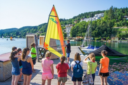 Windsurfen beim Sporthotel ROYAL X am Millstätter See – Naturhäuschen Leitner – Urlaub in Kärnten am See